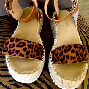 Animal print sandle- comfortable ankle strap. Size 8 .